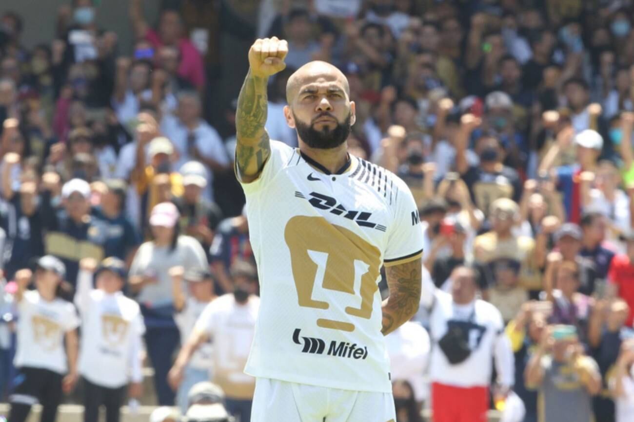 Dani Alves, actual jugador de los PUMAS de México, se encuentra detenido en España. Foto: Prensa UNAM.