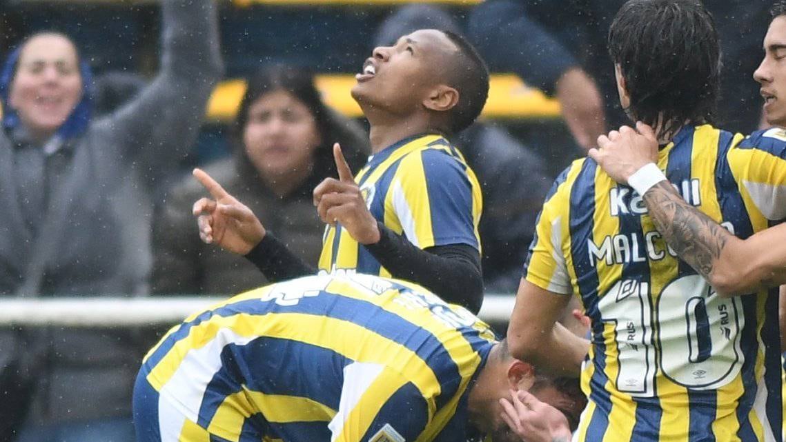 Jaminton Campaz convirtió el primer gol de Rosario Central ante Talleres en la fecha 3 de la Copa de la Liga Profesional 2023.