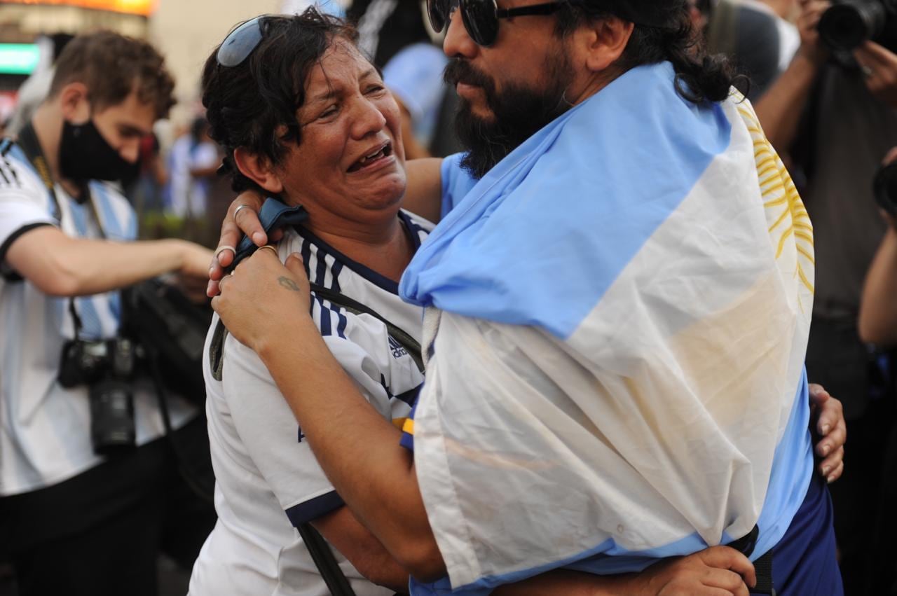 Los hinchas despiden a Diego Armando Maradona en el Obelisco