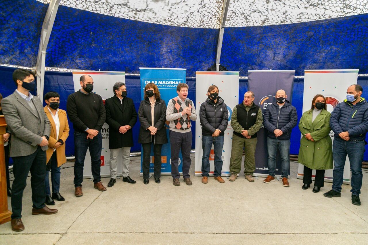 Veteranos de la Guerra de Malvinas de Río Grande, recibieron las Tarjetas BTF. El gobernador Melella y el legislador Sciurano, pronunciaron palabras hacia los presentes.