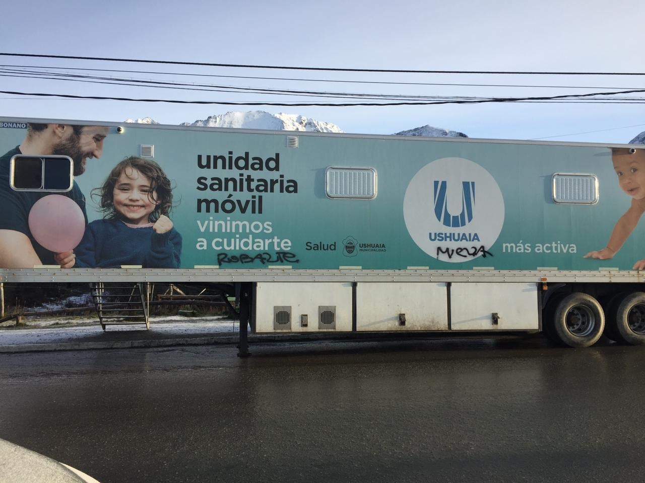 Corradi mencionó que “molesta el mensaje que dejaron pidiendo a la gente que no se vacune y diciendo que estamos en una falsa pandemia”.