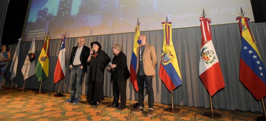 Agradecida por la invitación a participar una vez más del Festival, Graciela Borges  expresó además su especial afecto por los jujeños, en un vínculo que viene desde sus inicios en la profesión.