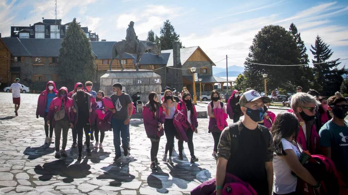 Coronavirus en Santa Fe: quienes vuelvan de viaje de estudios deberán aislarse y hacerse un PCR