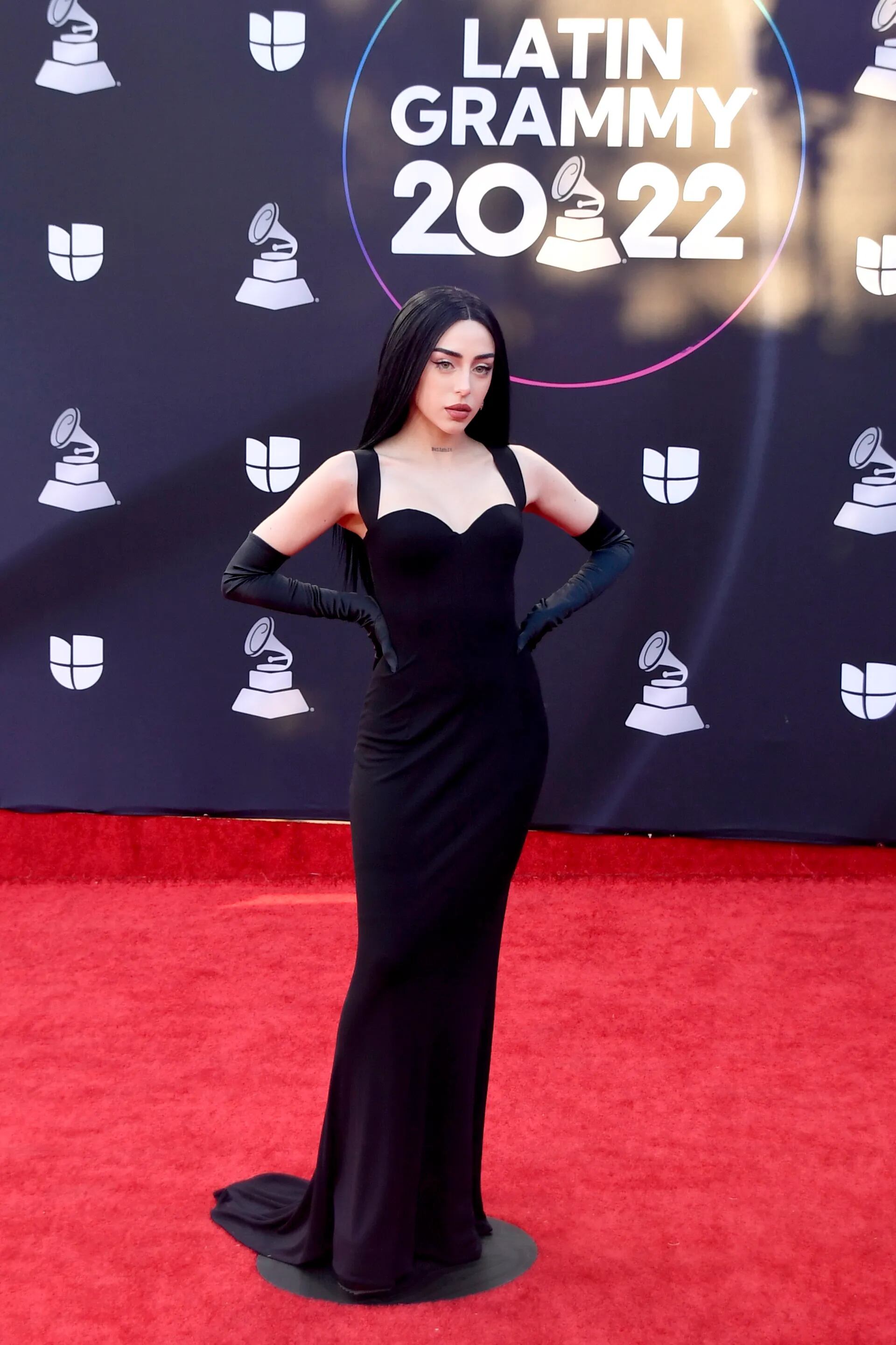 La cantante rosarina la rompió con un look gótico inspirado en Morticia Addams.