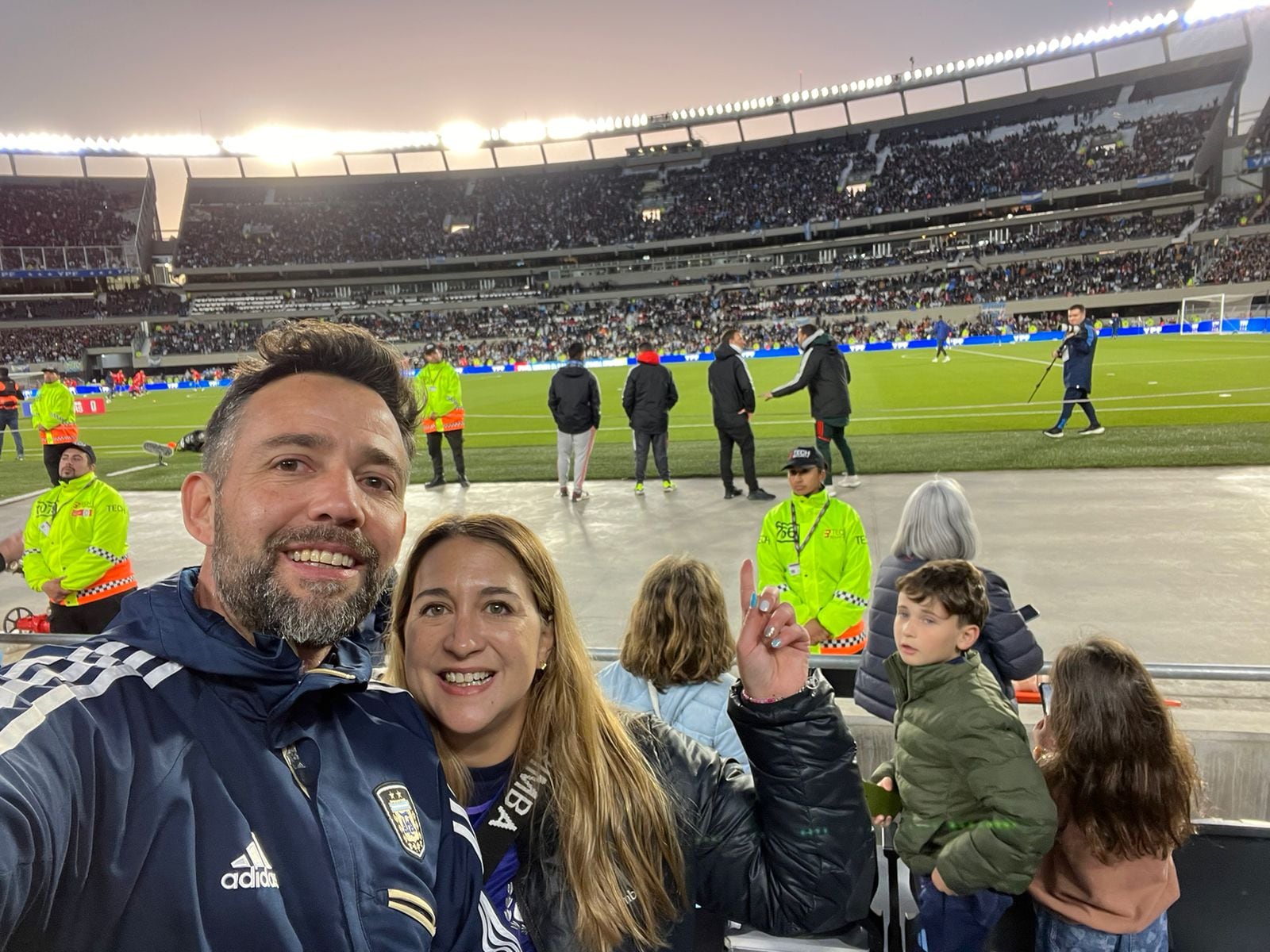 Jorge y Caro en el Monumental Más.