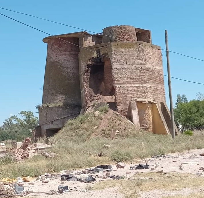 Un niño cayó en la calera del barrio Santa Teresita y los vecinos piden su demolición