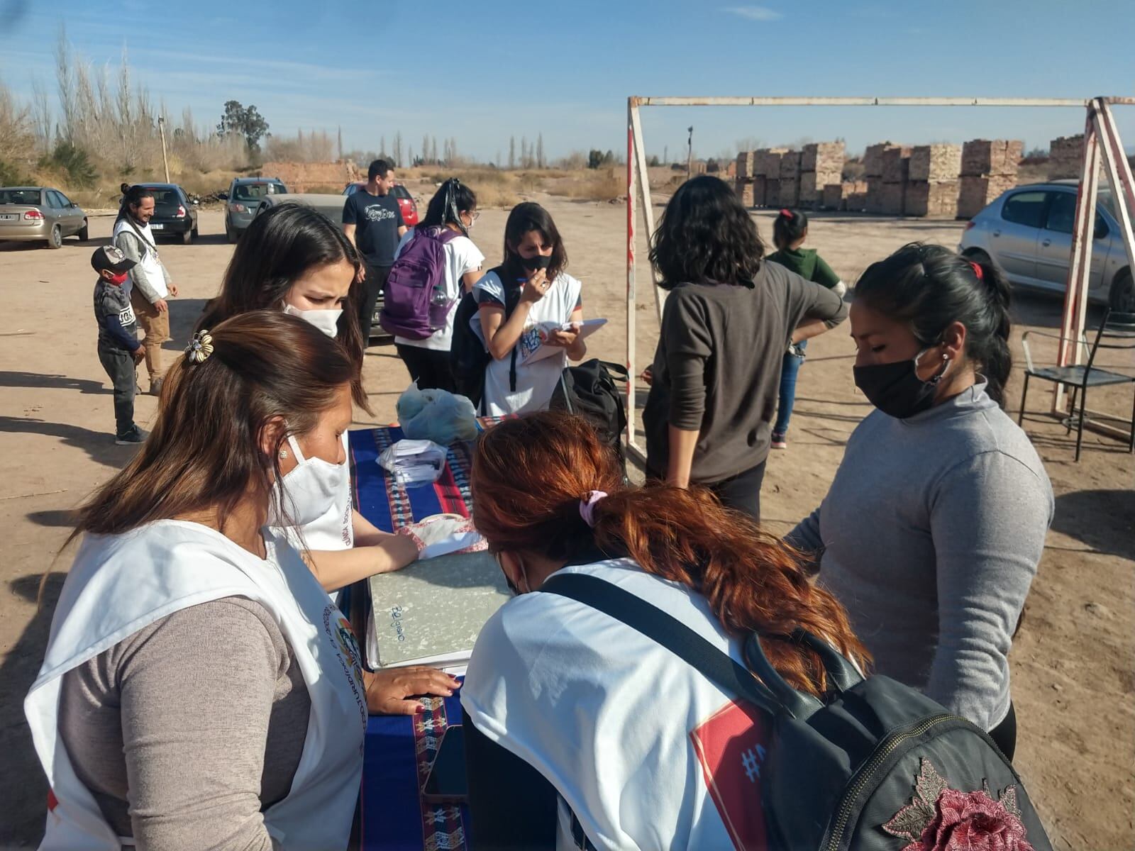 Muchas personas se acercan a consultar, con intenciones de regularizar su situación legal en el país.