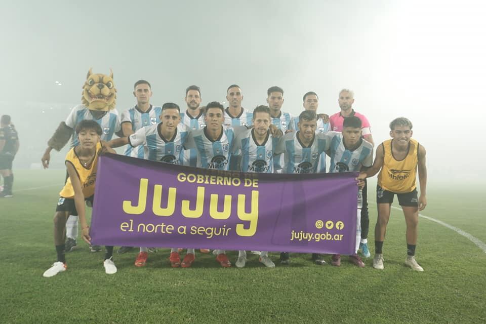 El equipo que el entrenador Darío Franco presentó para el debut de Gimnasia de Jujuy en la primera fecha de la Zona B del Torneo de la Primera Nacional 2023.