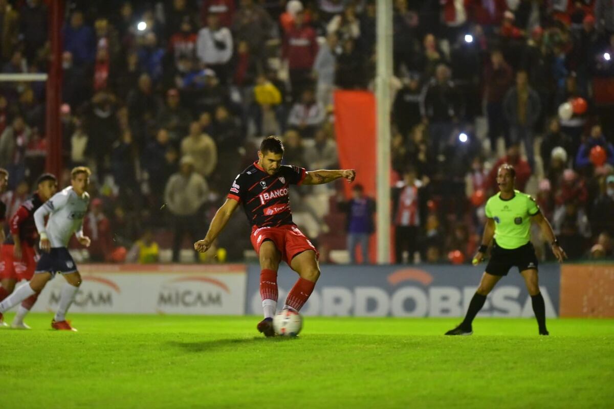Video: el penal que le atajaron a Gabriel Graciani en el inicio del Instituto-Tristán Suárez