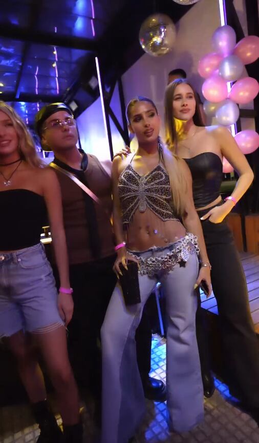 Brillos y mucha piel: Julieta Poggio deslumbró en el festejo de su cumpleaños con un look infartante