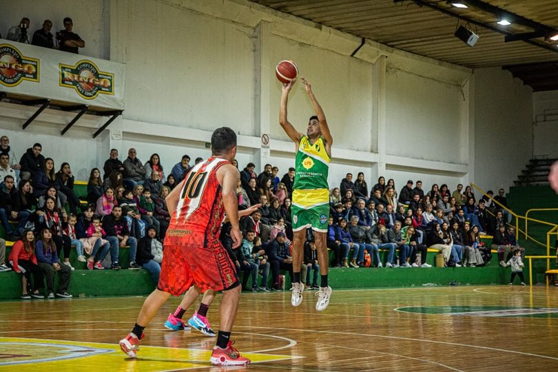 Oficial de Básquet ganaron Costa Sud, Huracán y Sarmiento