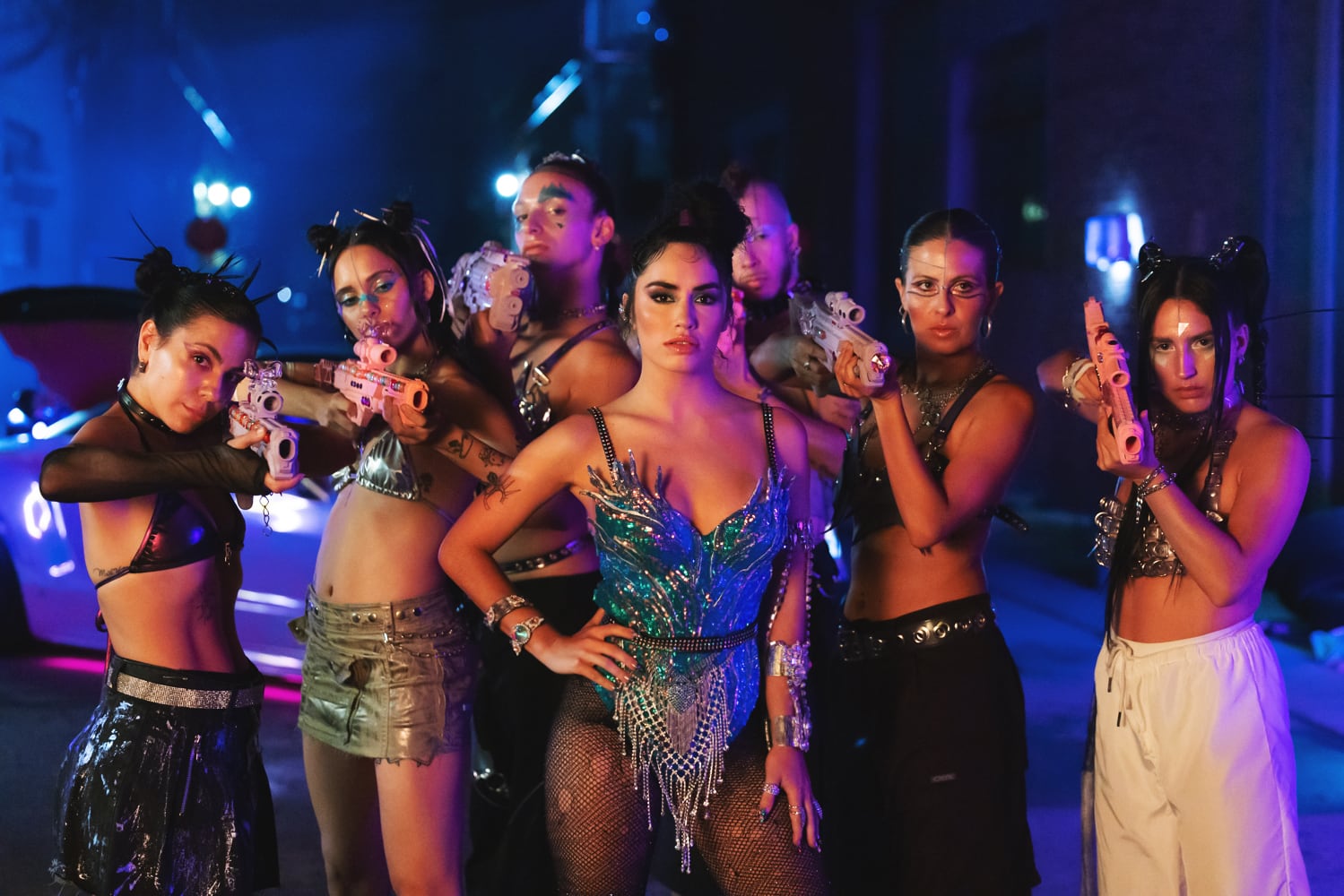 Lali Espósito, en el clip de "Cómprame un brishito". (Sony Music)