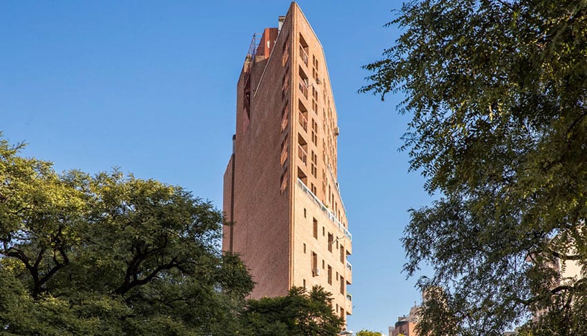 La forma del edificio en el centro de Córdoba.