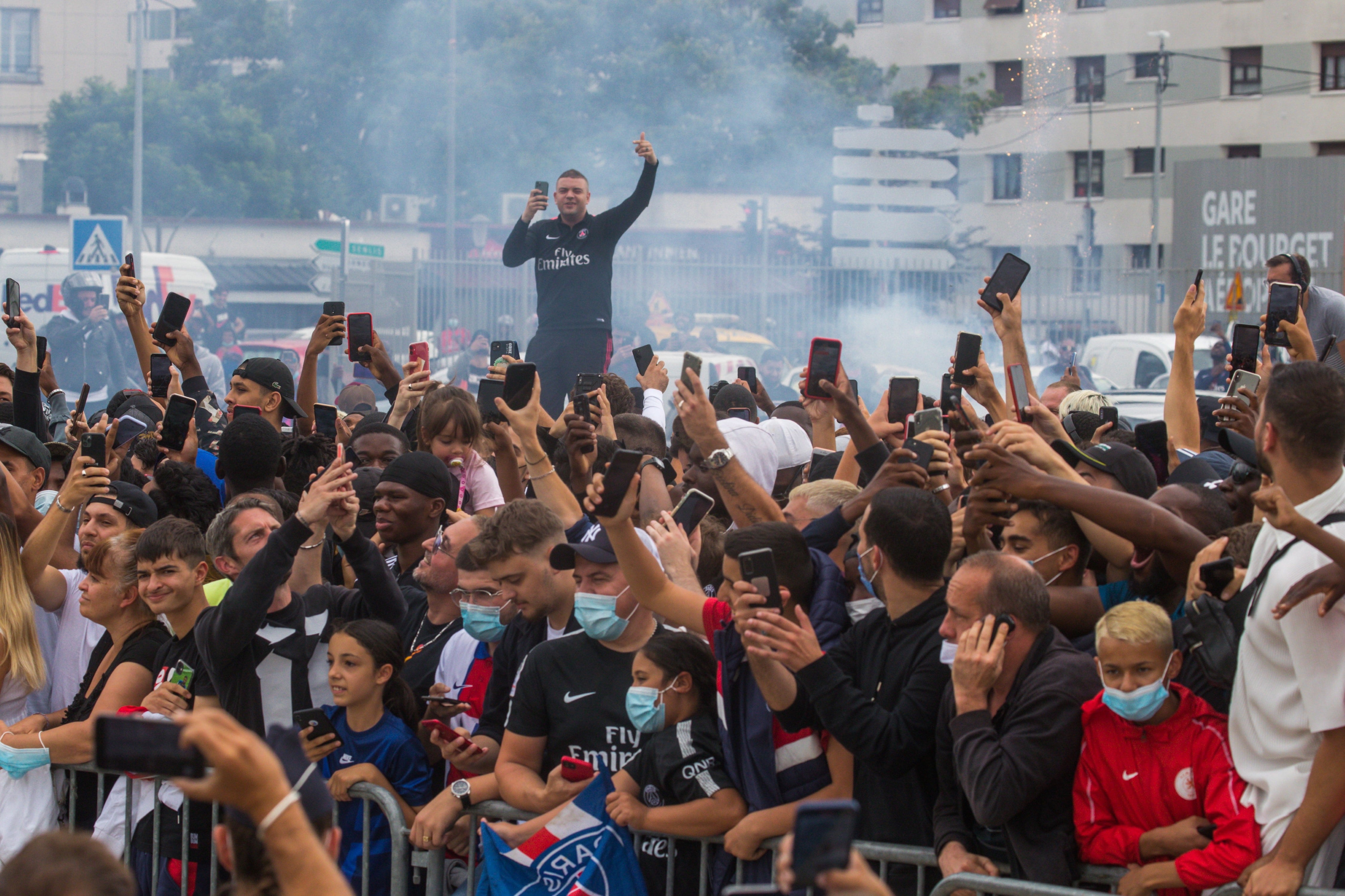 Locura por Lionel Messi en París.