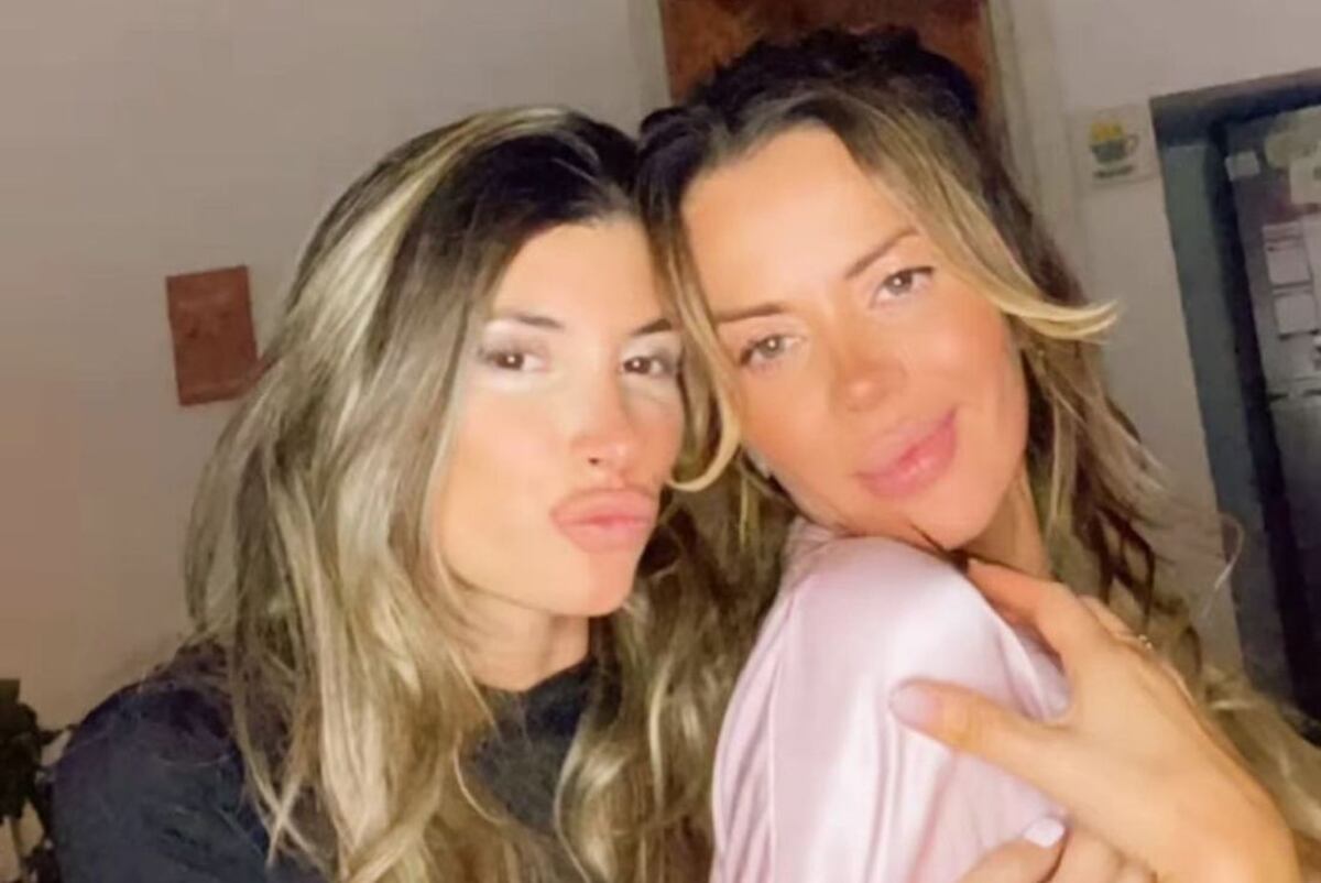 Karina Jelinek se tatuó con una “amiga” y lo mostró con una foto de alto voltaje