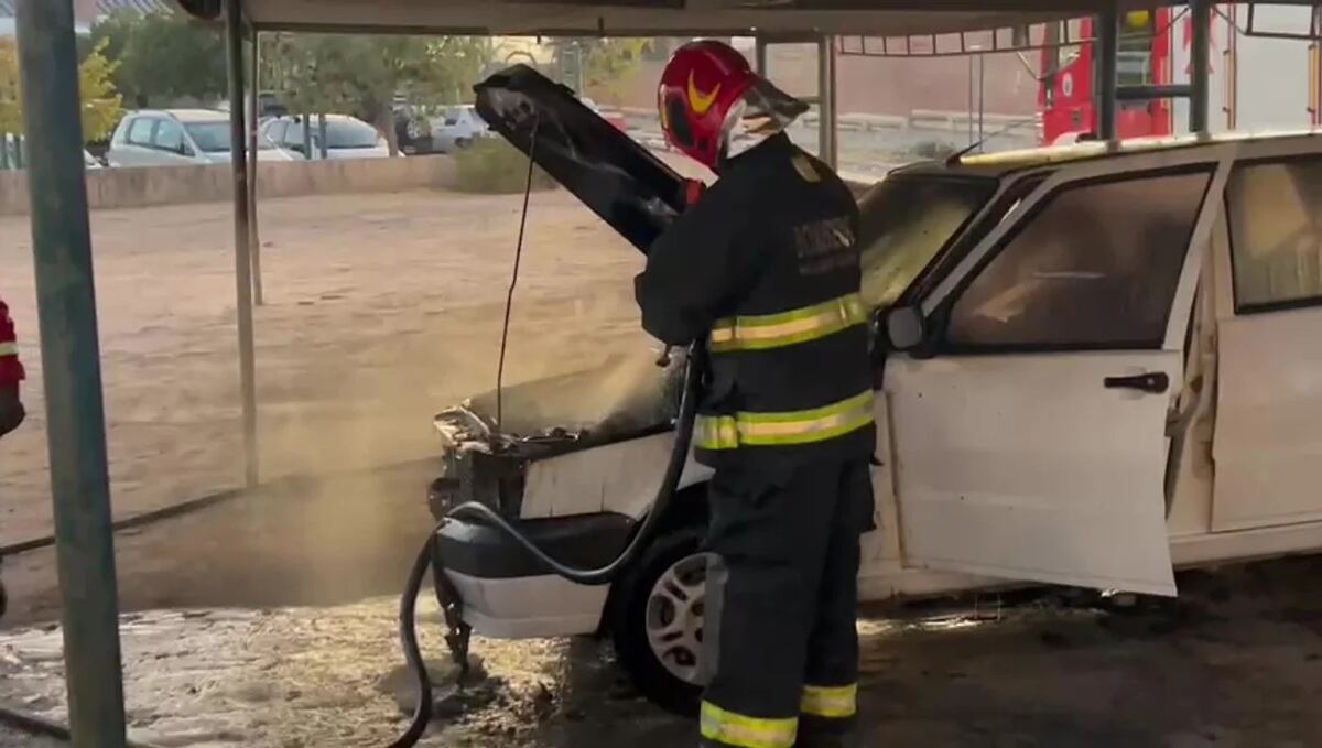 Susto en el Hospital de Niños de Córdoba, por el incendio de un auto