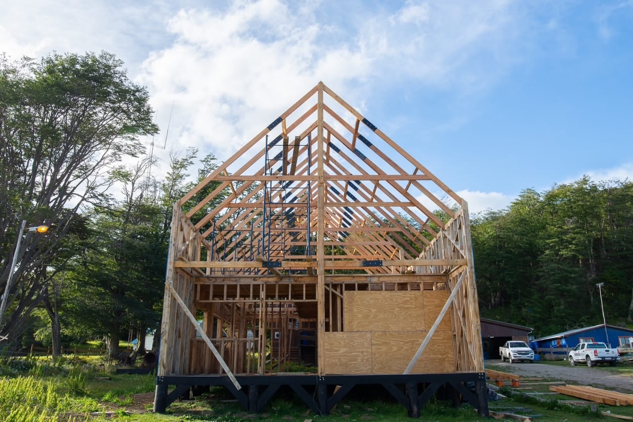 Avanza con la construcción del destacamento policial de Puerto Almanza