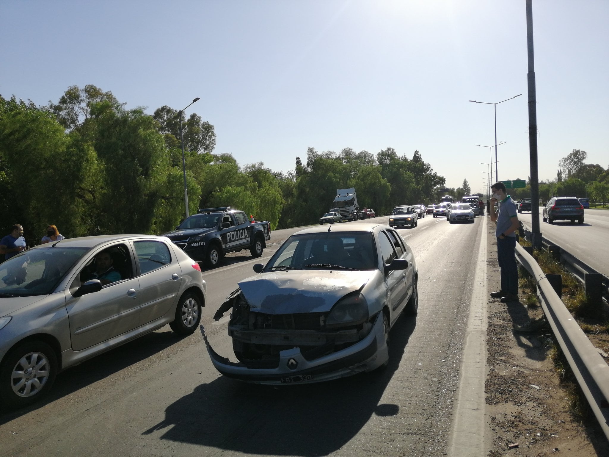 Ocho vehículos chocaron en cadena en el Acceso Este.