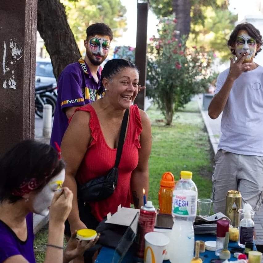 Murga del este mendocino "La Muy Guacha", de estilo uruguaya.