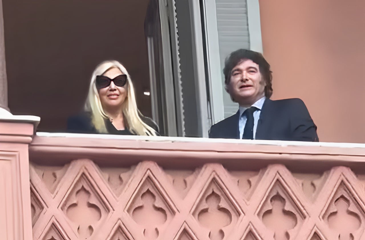 Susana fue a Casa Rosada a entrevistar a Milei y salieron juntos a saludar al balcón. Foto: captura de video