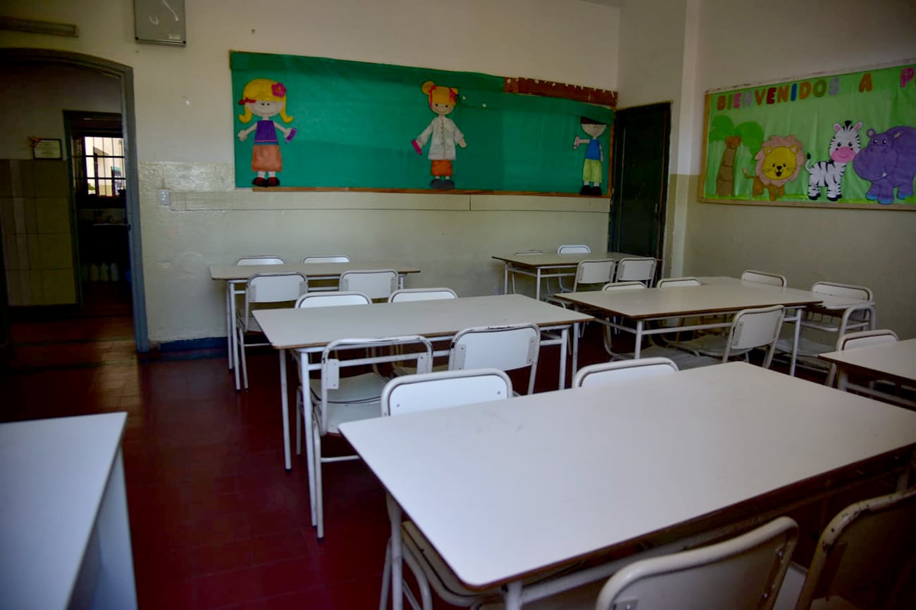 Escuela Juan María Gutiérrez. La UEPC rechazó la segunda oferta de Llaryora y lleva adelante una jornada de paro de 24 horas. (Nicolás Bravo / La Voz)