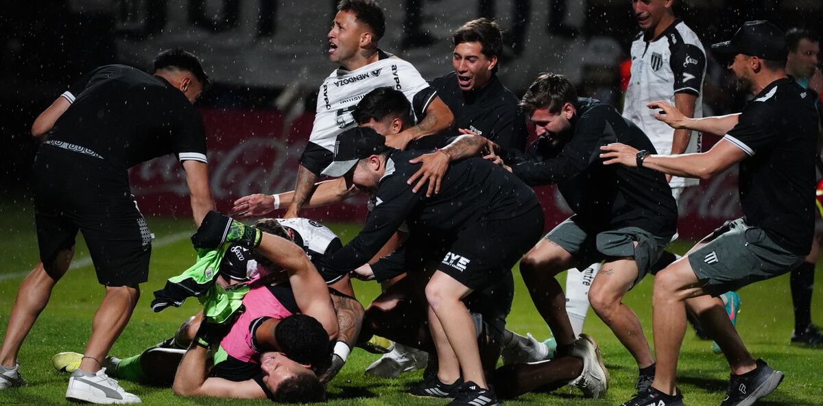El ex arquero de Belgrano que fue héroe en el ascenso de Gimnasia de Mendoza a Primera