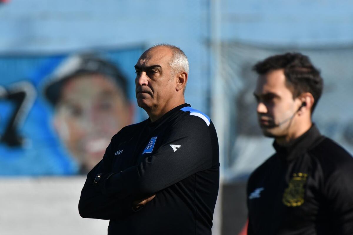 Estudiantes de Río Cuarto recibió a Defensores Unidos por la fecha 11 de la Zona B de la Primera Nacional. (Tomy Fragueiro / La Voz)