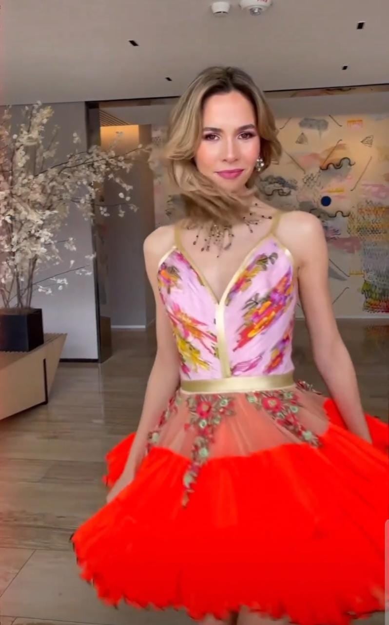 Elina Costantini lució 8 vestidos de los mejores diseñadores de Alta Costura del país.