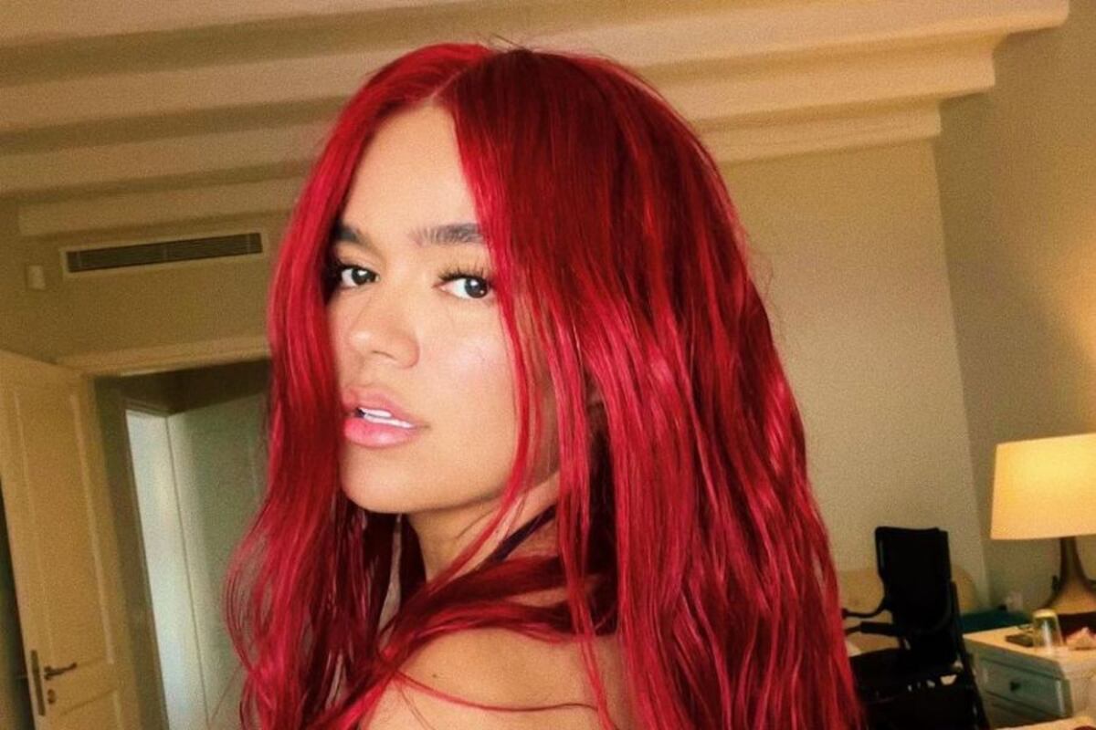 Karol G sorprendió en Instagram con una bikini de color crema y dejó a la vista su tatuaje
