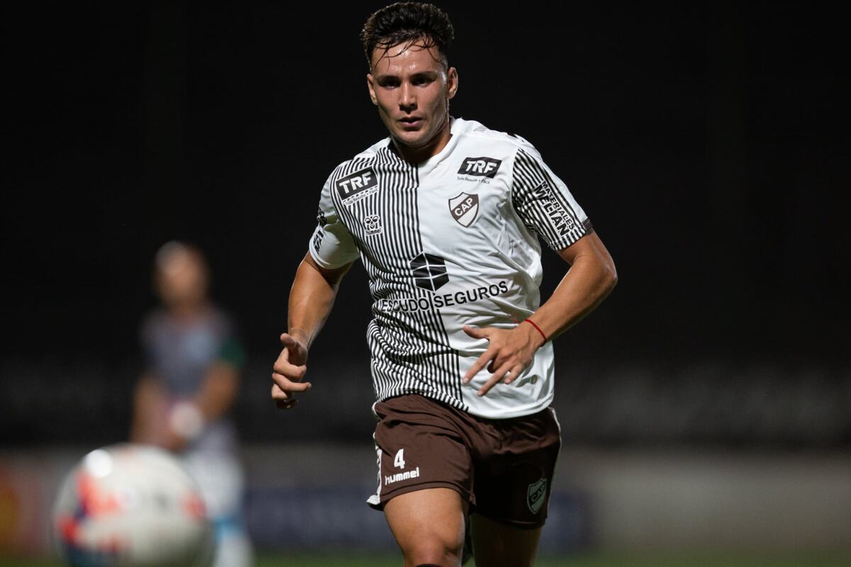 Talleres oficializó el préstamo de Augusto Schott a Colón, rival en octavos de Libertadores