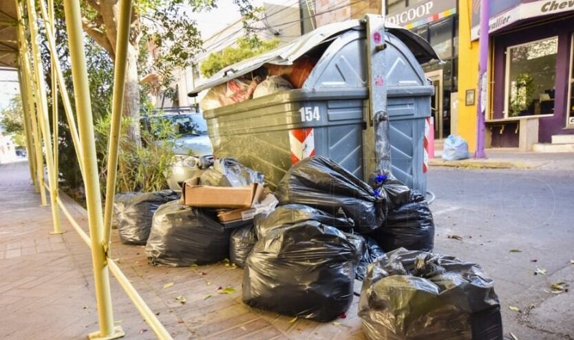 Basura acumulada en el centro de la ciudad de San Luis