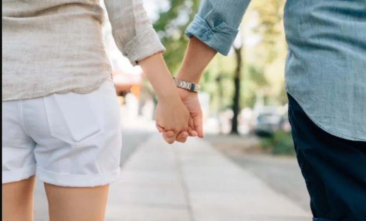 Un mendocino invitó a caminar a su novia, la sorprendió con un particular gesto y se volvió viral