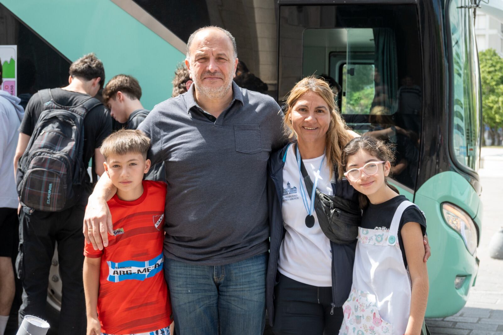 Partieron rumbo a Mar del Plata los 120 representantes de Tres Arroyos en la final de los Juegos Bonaerenses