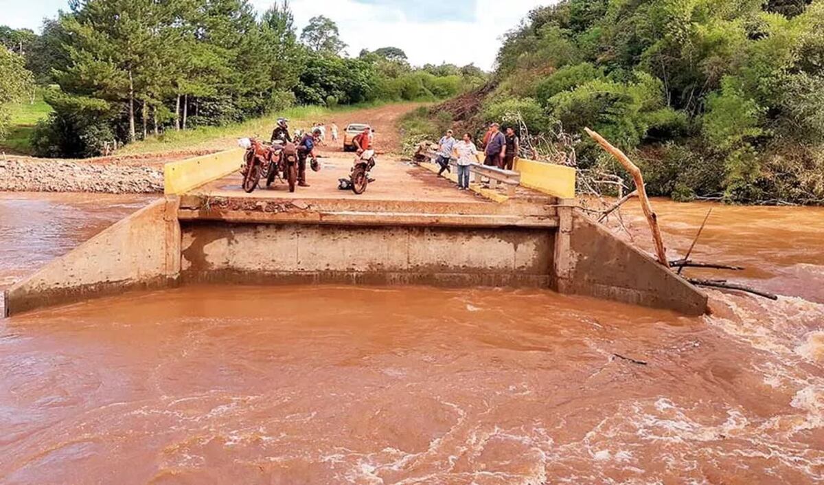 San Pedro: falleció una menor tras caer a un arroyo crecido por la tormenta