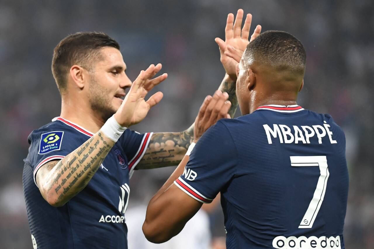 Icardi y Mbappé festejan uno de los goles del conjunto parisino.