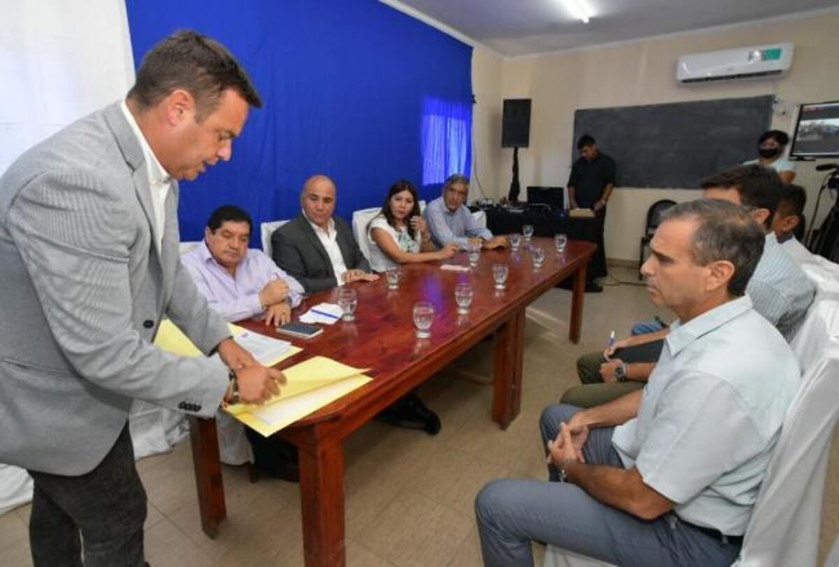 Manzur encabezó la apertura de sobres licitatorios para la construcción del Hospital Regional de Famaillá