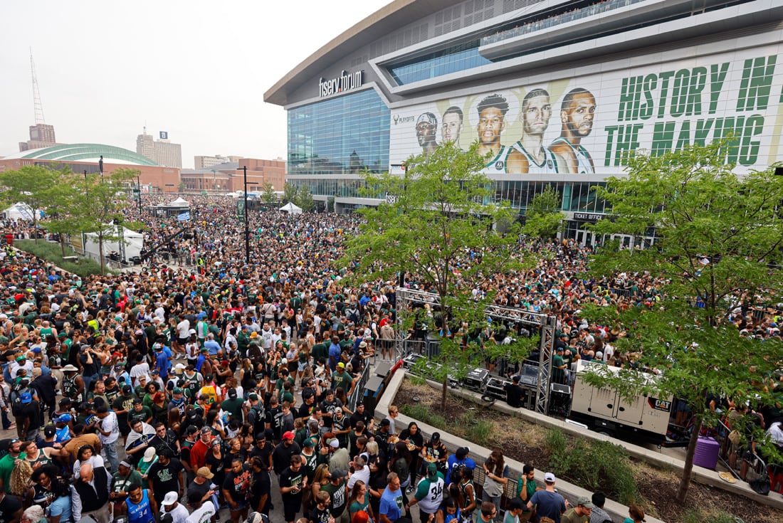 65.000 personas esperando por el título. (AP)