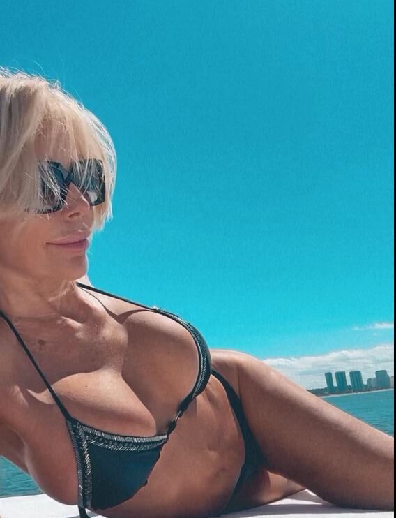 A los 71 años, Graciela Alfano lució su increíble figura posando con una microbikini impactante