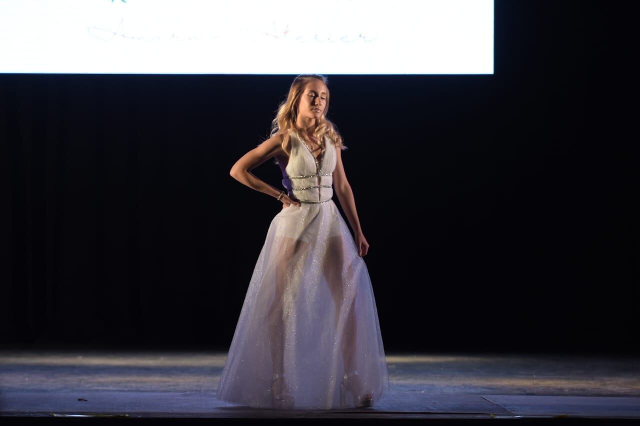 Se realizó la novena edición del desfile In/Out Pasarela que organizan las alumnas de la tecnicatura en Diseño de Indumentaria de Ugacoop.