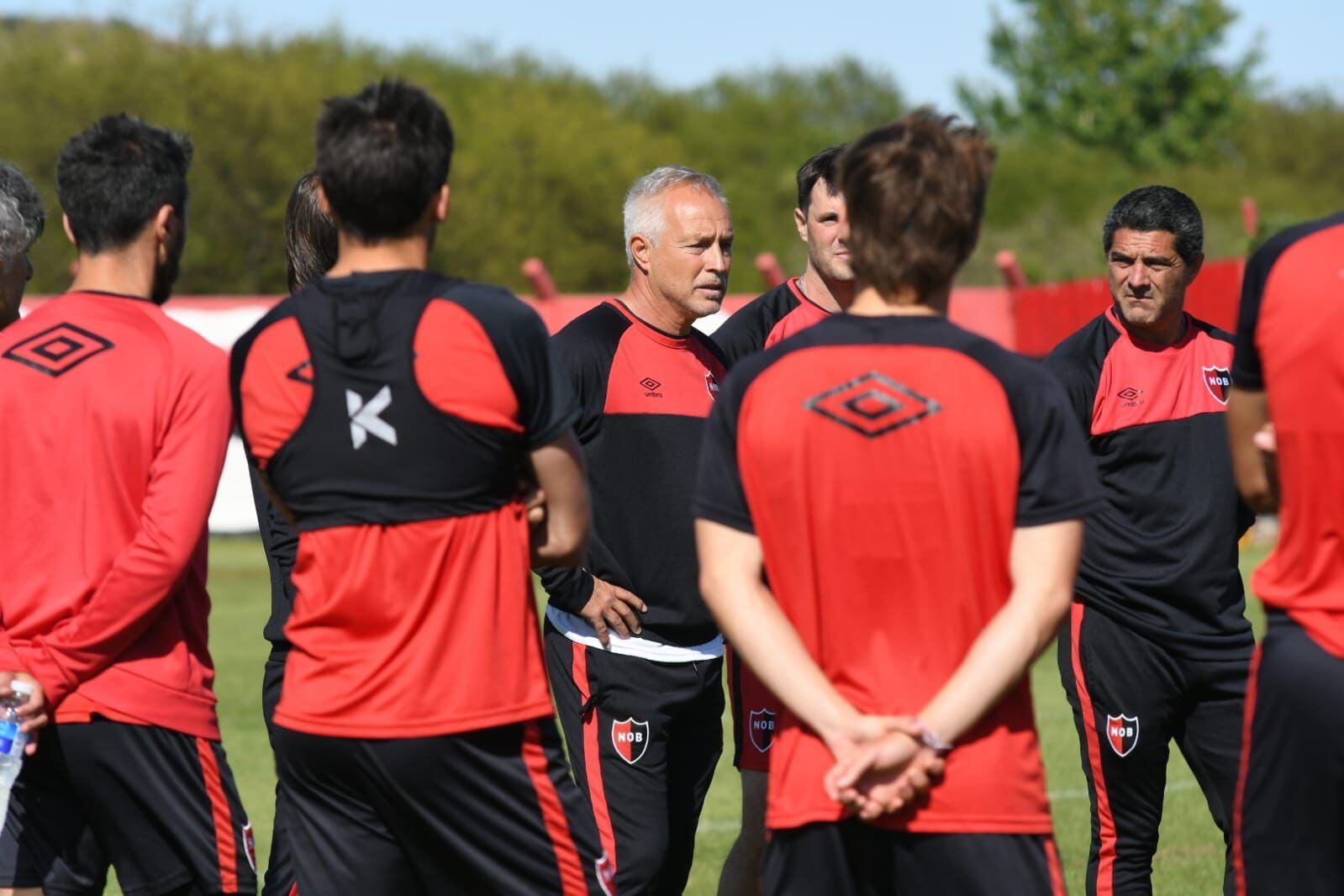 Mientras Newell's busca técnico, Adrián Taffarel se hará cargo del equipo interinamente hasta diciembre. (@Newells)