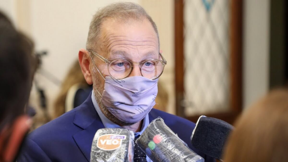 Fuerte respuesta oficial sobre presuntas vacunaciones VIP en Santa Fe: “Mienten descaradamente”