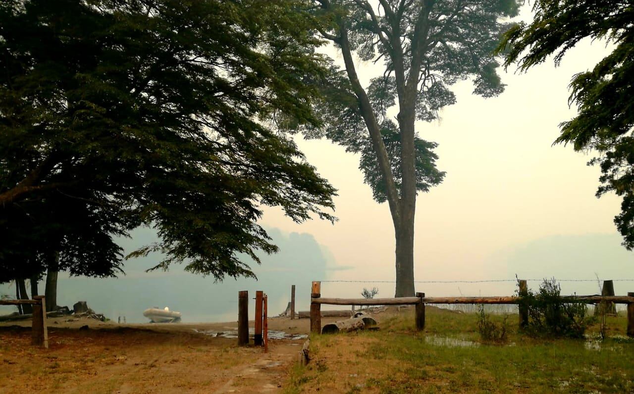 Como consecuencia de los incendios forestales, la visibilidad es nula en el lago Steffen.