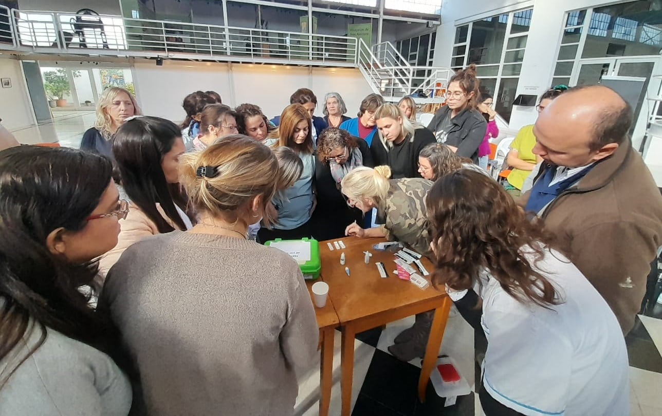 Jornada de capacitación en testeos  rápidos de VIH –Sida  para los Centros de Atención Primaria de Tres Arroyos