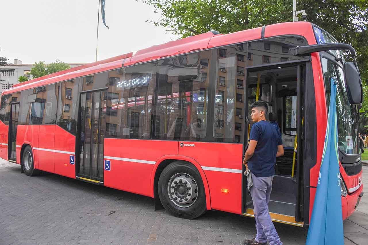 Un hombre fue arrojado de un colectivo tras ser acusado de abuso por una joven (imagen ilustrativa)