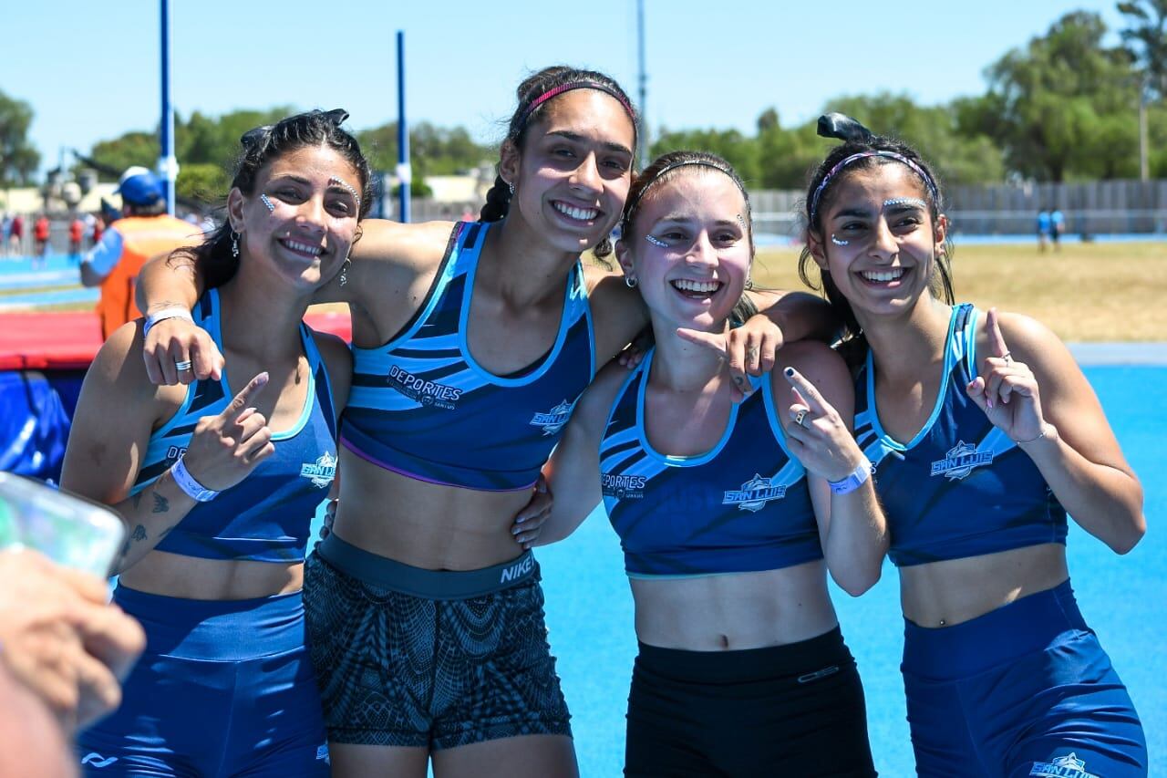 Posta femenina de oro. 4x100 metros.