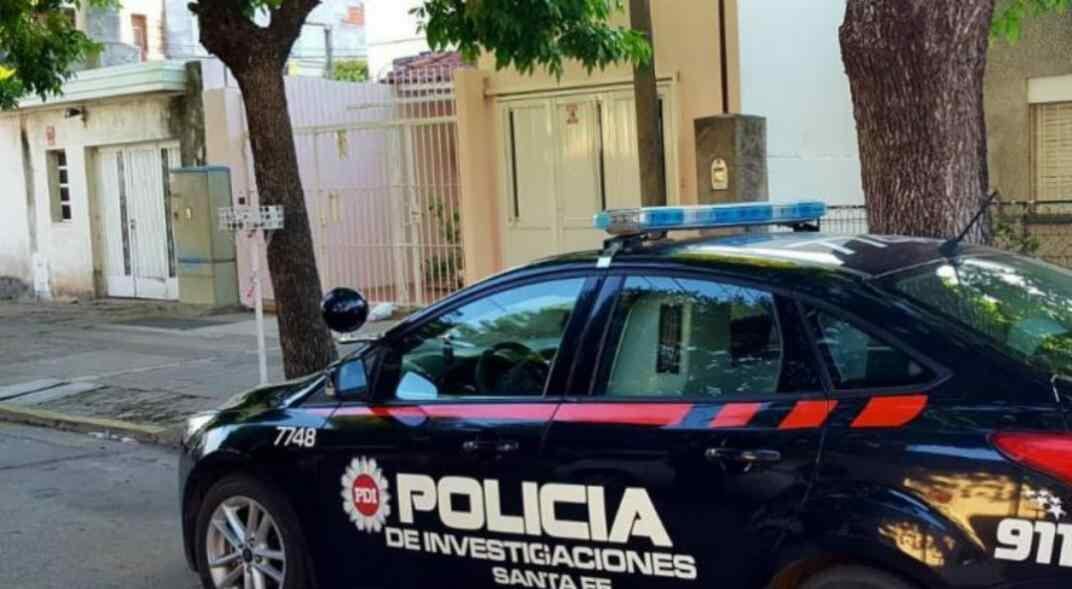 Asesinato. Tras una discusión entre hermanos, uno de ellos asesinó al otro. (Uno Santa Fe).