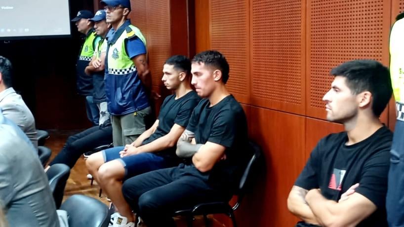 Braian Cufré, Abiel Osorio y José Florentín Bobadilla durante la audiencia. (Foto eltucumano.com)