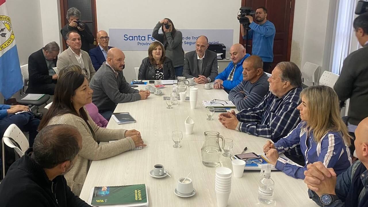 Santa Fe le ofreció un aumento salarial del 39% a los docentes y analizan si aceptarla.