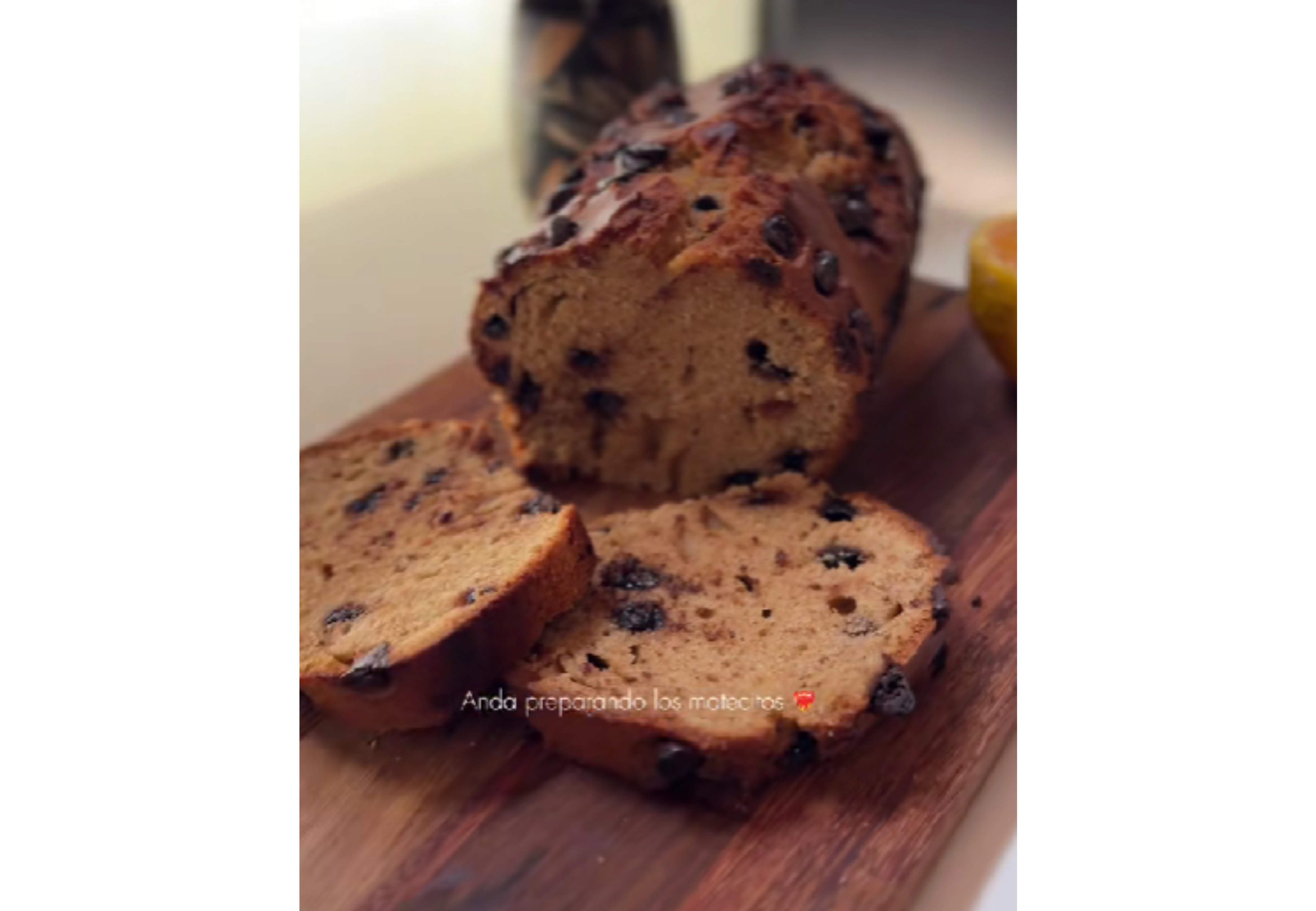 Budín de naranja y chocolate.