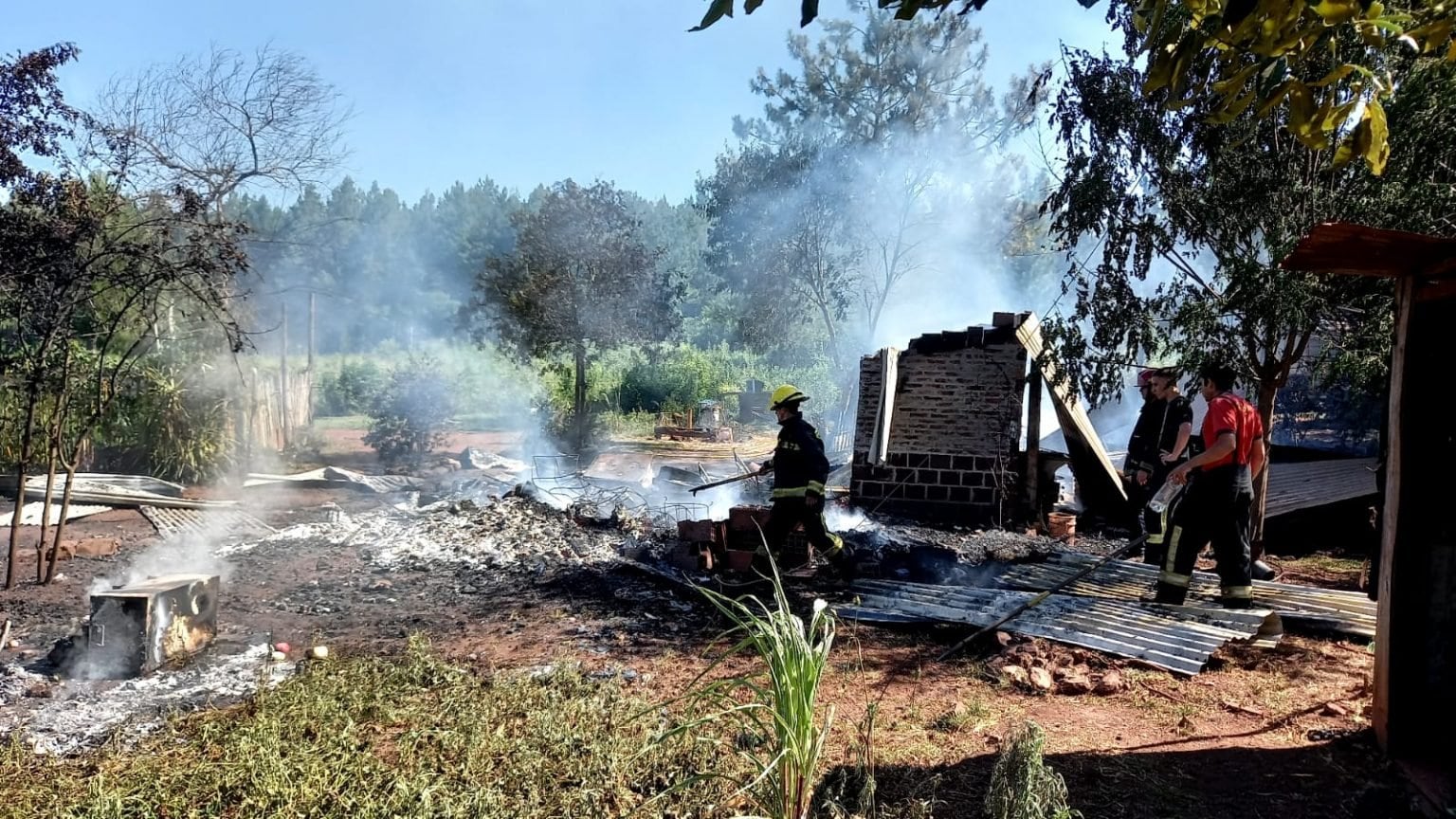 Incendio en una vivienda en Jardín América.